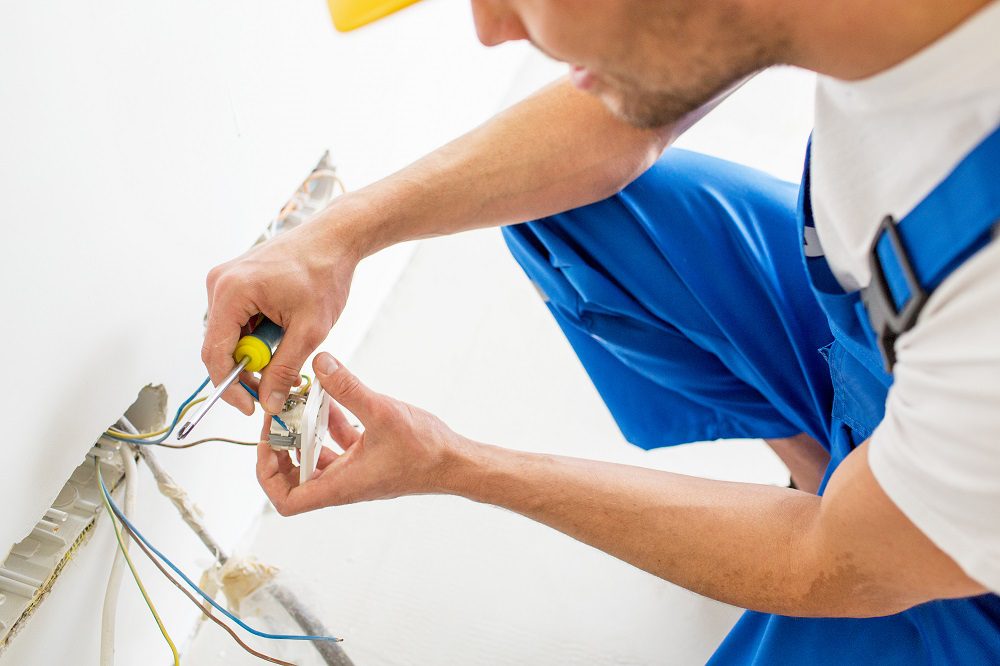 5 Signs You Need an Electrical Contractor